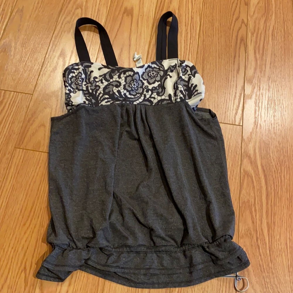 Work out tank size 8 lululemon. Which is really size small